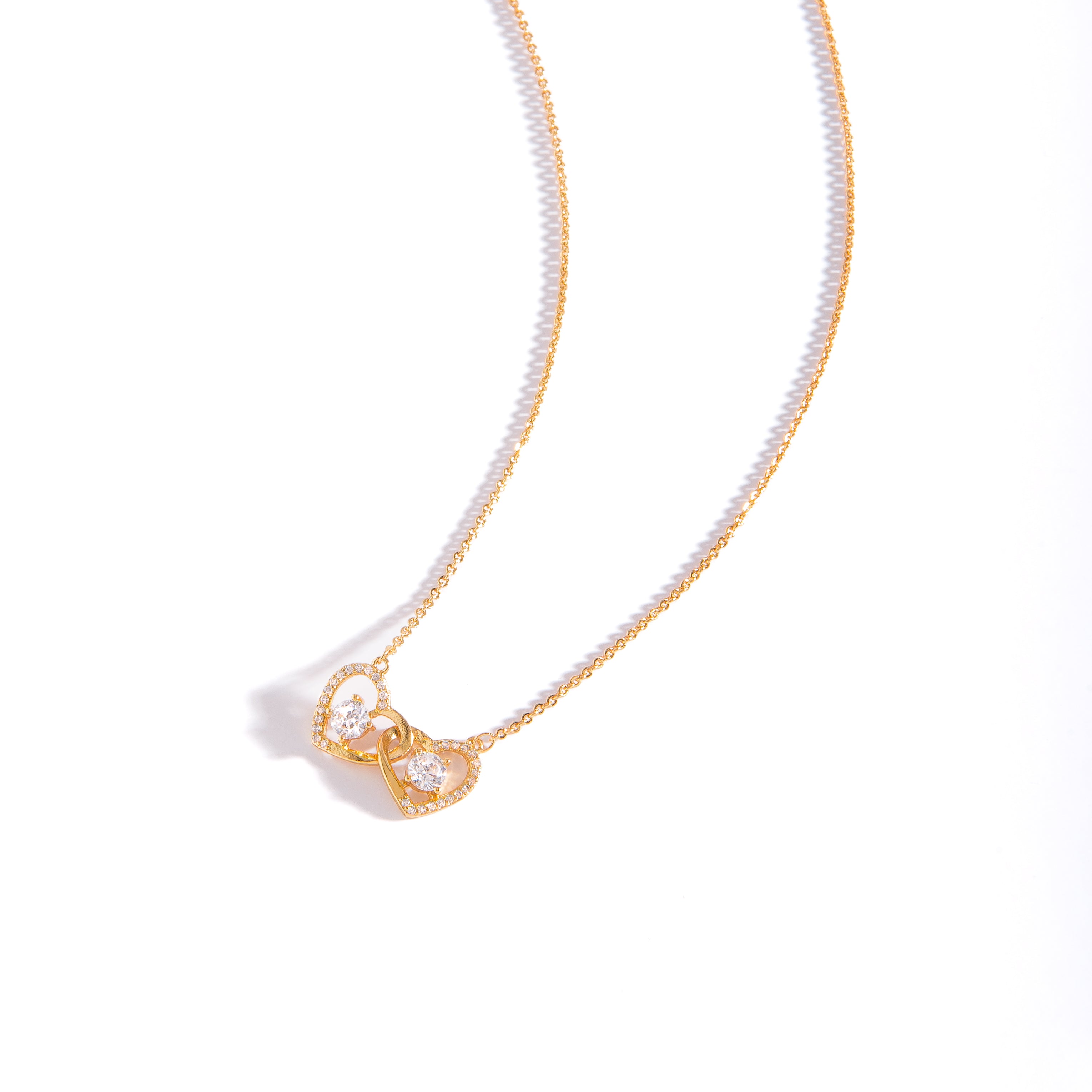 COLLAR CORAZONES ENTRELAZADOS CON CIRCONIA AL CENTRO