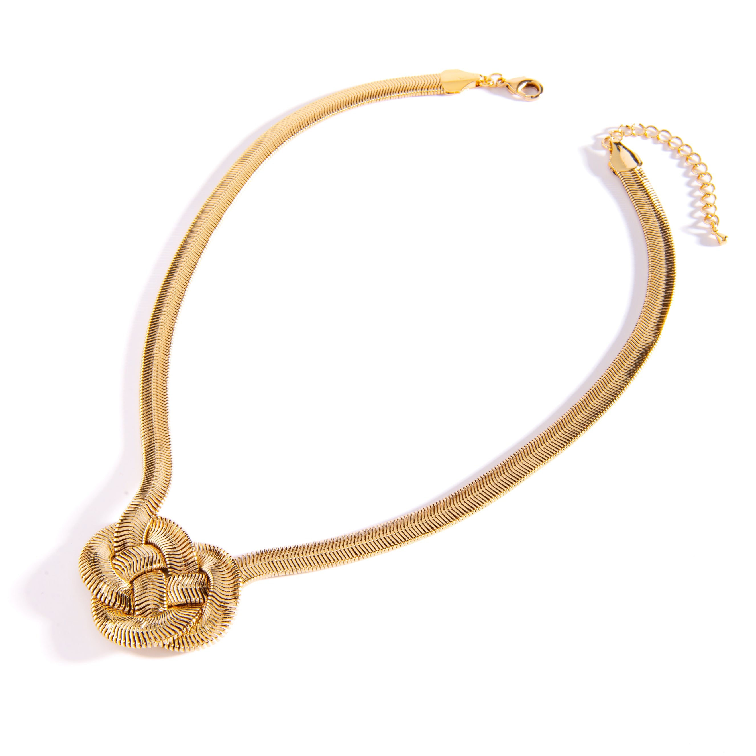 COLLAR TIPO SNAKE CON CADENA FLEXIBLE Y TRENZADA FORMANDO UN NUDO DECORATIVO