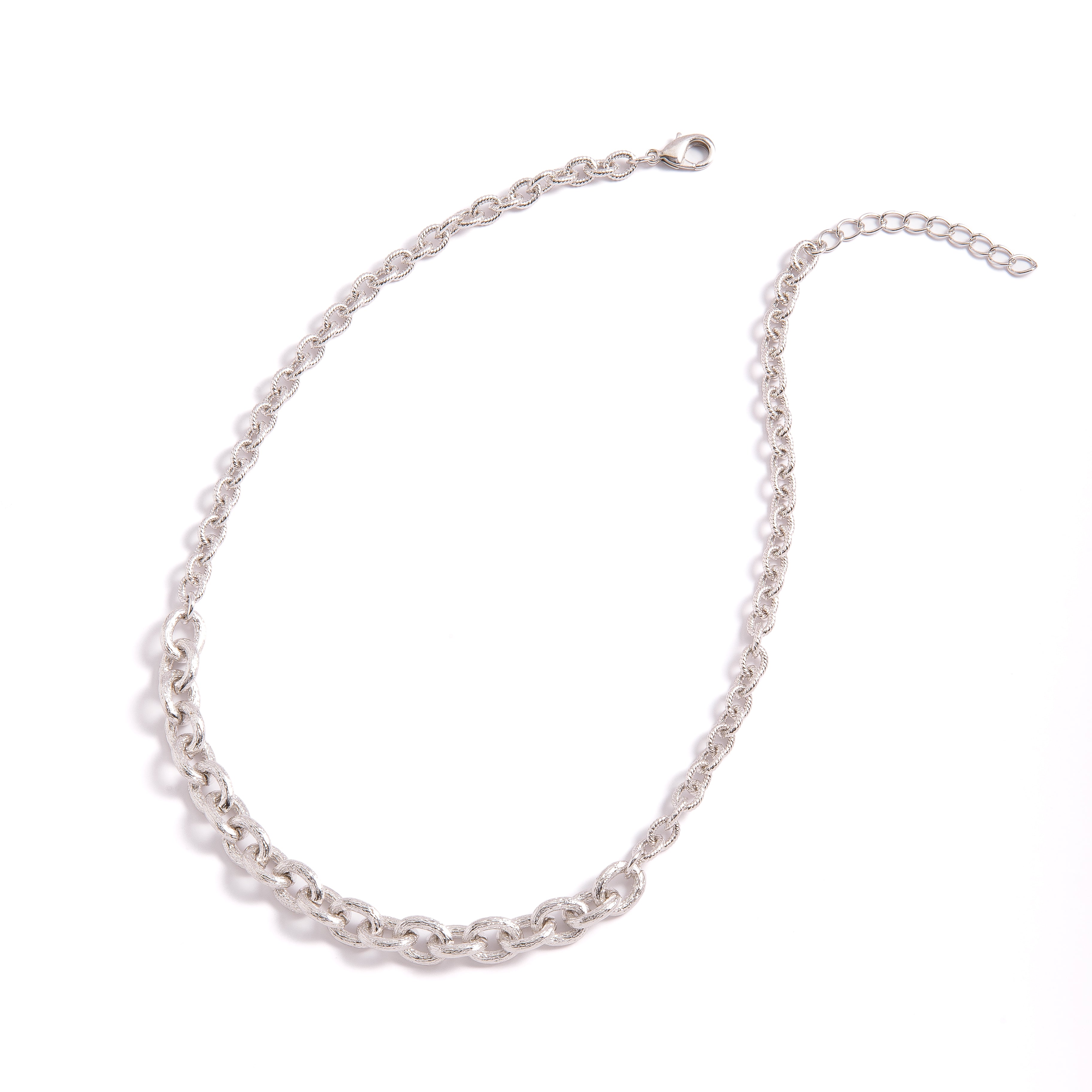 COLLAR DE CADENA EN RODIO CON ESLABONES OVALADOS ENTRELAZADOS