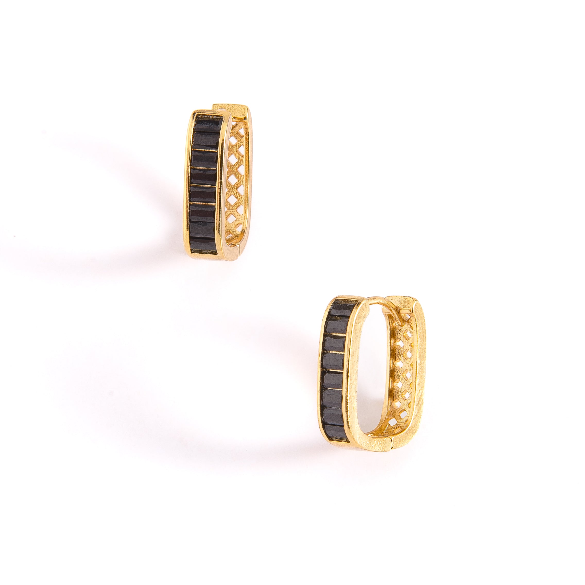 HUGGIE DORADO CON INCRUSTACIONES NEGRAS