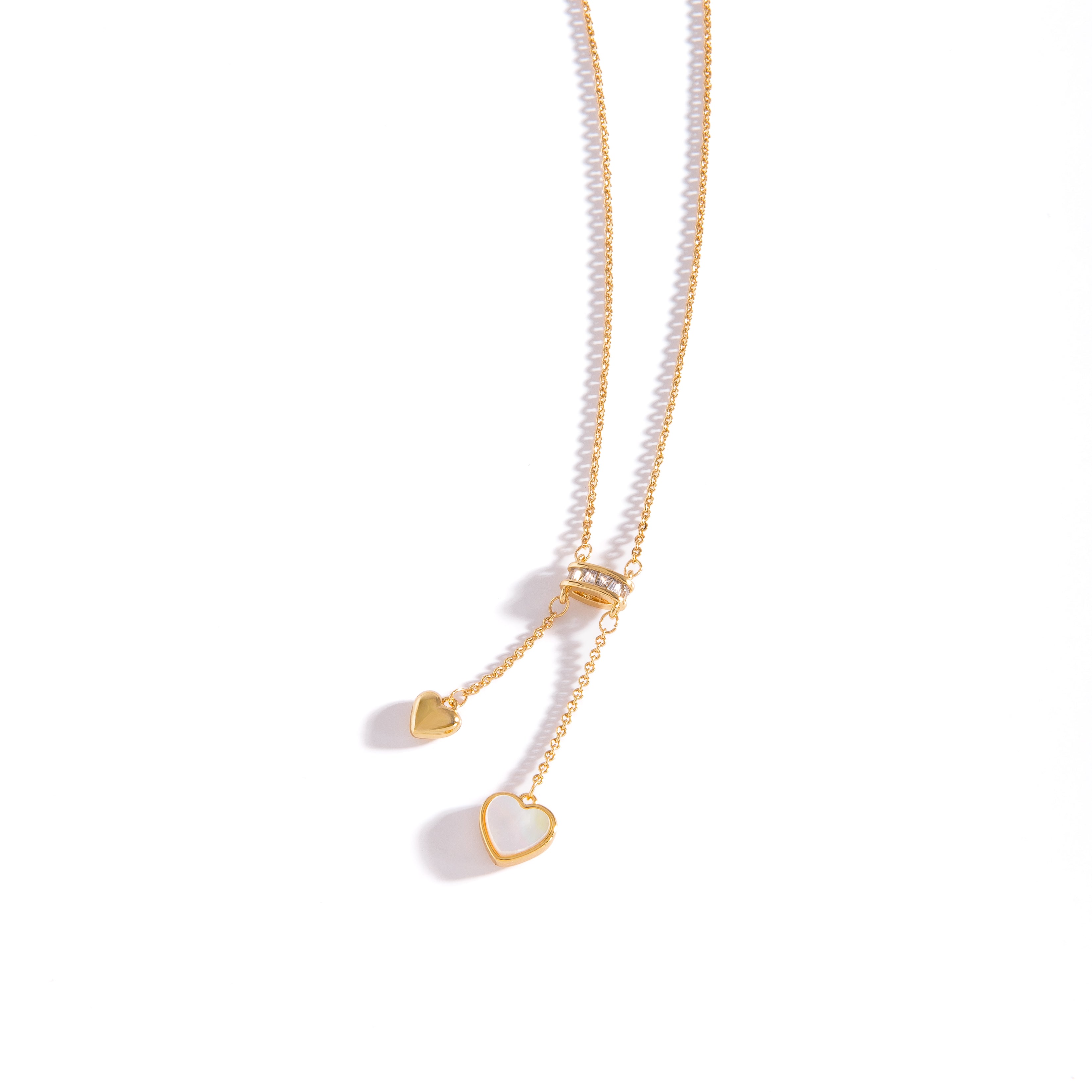 COLLAR TIPO RONDANA CON DOS CORAZONES ASIMETRICOS