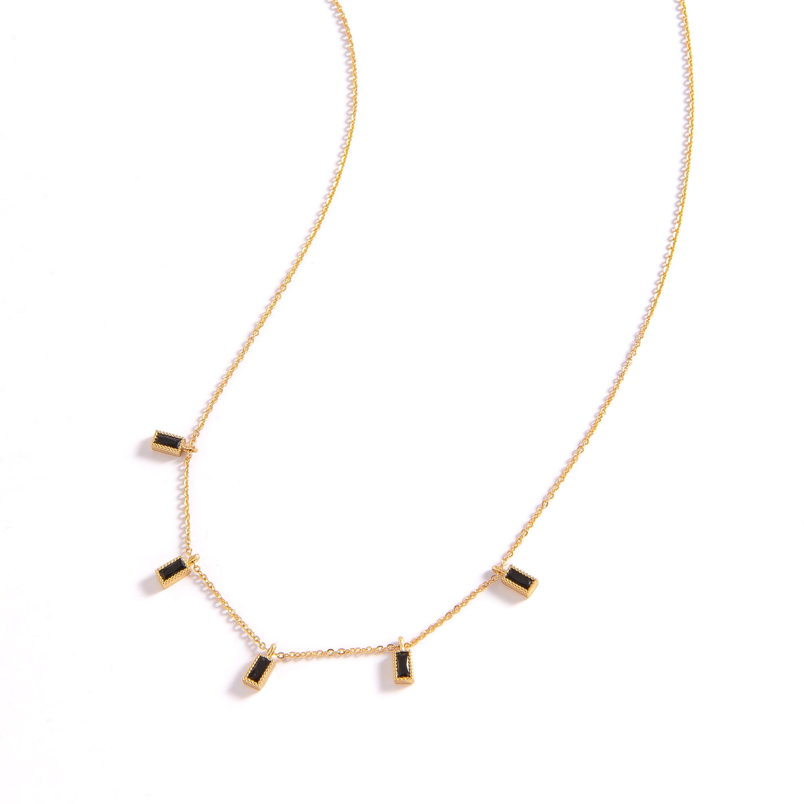 EL ACCESORIO IDEAL PARA ELEVAR TU LOOK DIARIO CON UN DISEÑO MODERNO Y AUDAZ.