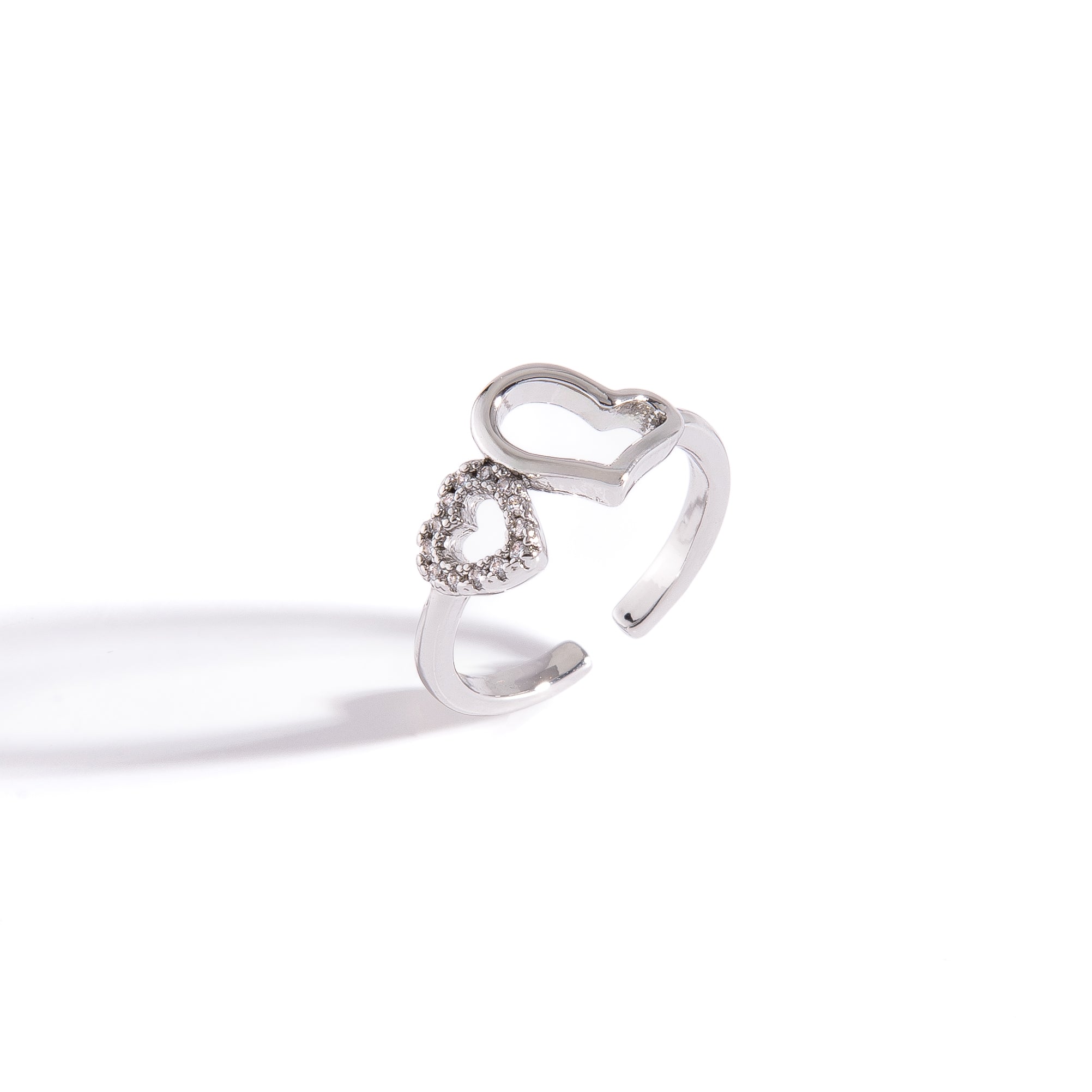ANILLO AJUSTABLE EN RODIO CON CORAZONES IRREGULARES